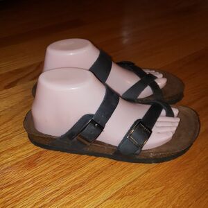 White Mountain black leather Footbed sandals